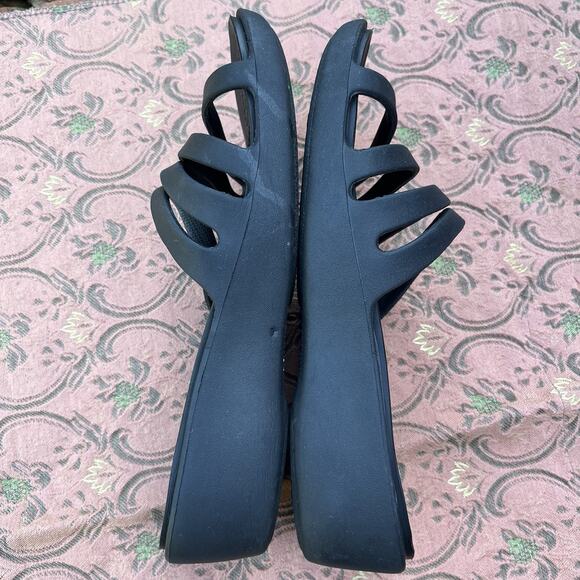 Crocs Women's Rhonda Sandal Size 9 Wedge Slide Flip Flop Black Rubber Beach - Picture 3 of 8